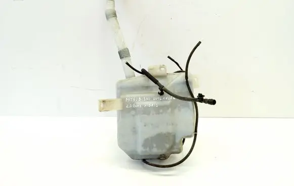 Windshield washer fluid reservoir/tank