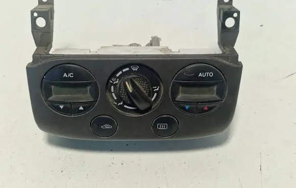 Nissan Primera Climate control unit 275109F501 002168033