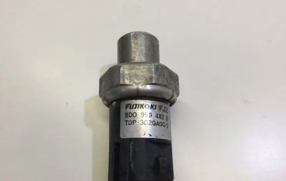 Audi A6 S6 C5 4B Air conditioning (A/C) pressure sensor 8D0959482B