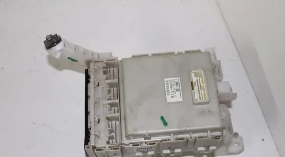 Toyota Auris 150 Fuse module 8273002120A