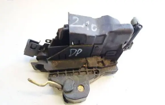 Mercedes-Benz E W210 Front door lock 2027204435