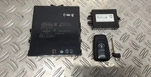 Toyota C-HR I Ignition key/card 89990F4010 89784F4010