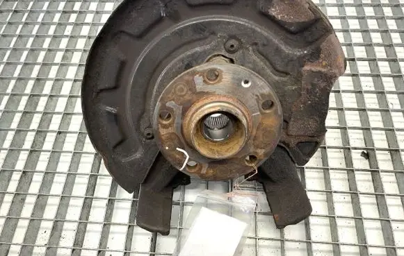 Volkswagen Golf VII Front wheel hub spindle knuckle