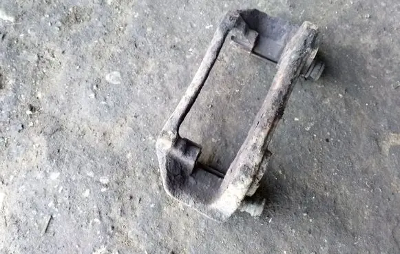 Mercedes-Benz C AMG W203 Front Brake Caliper Pad/Carrier 