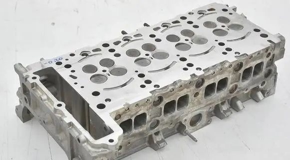 Mercedes-Benz Sprinter W907 W910 Engine head R651018