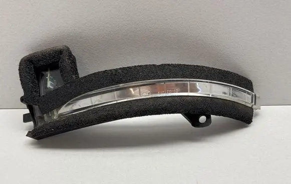 Chrysler Pacifica Mirror indicator light 805477 201109