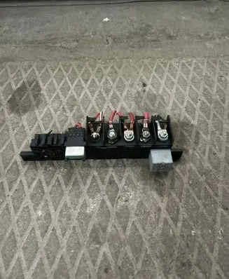 Volkswagen Golf IV Relay mounting block 8L0941822 260303