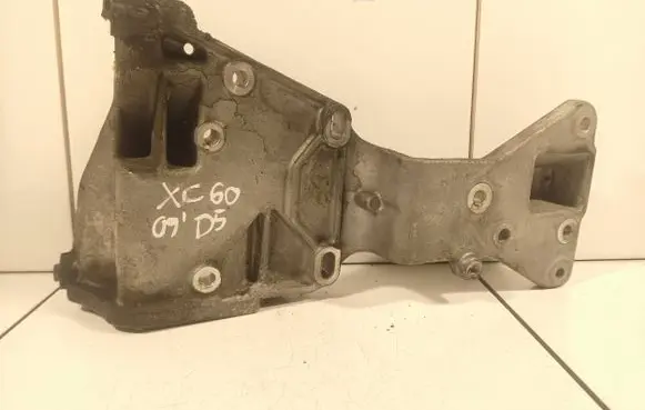 Volvo XC60 Generator/alternator bracket 31258329