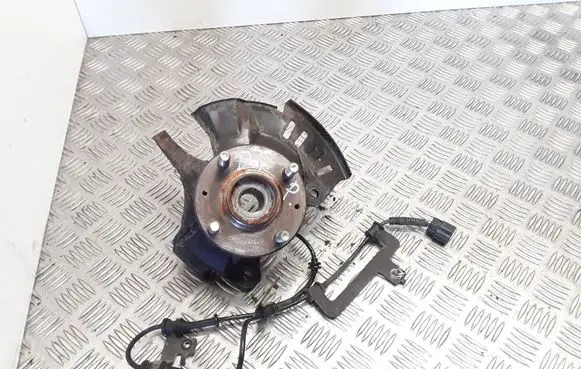 Hyundai i20 (PB PBT) Front wheel hub