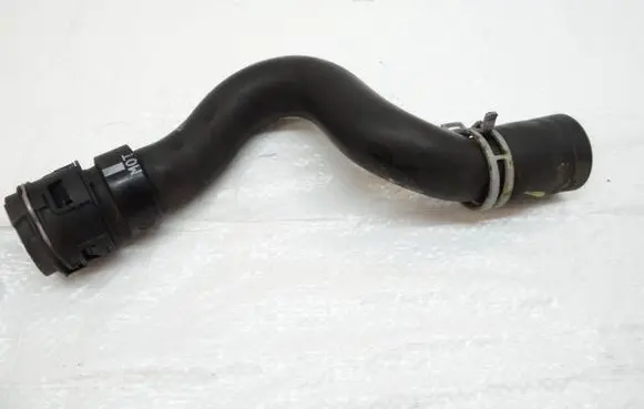 Engine coolant pipe/hose