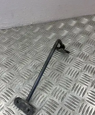 Mercedes-Benz C W204 Radiator support slam panel bracket A2048980032