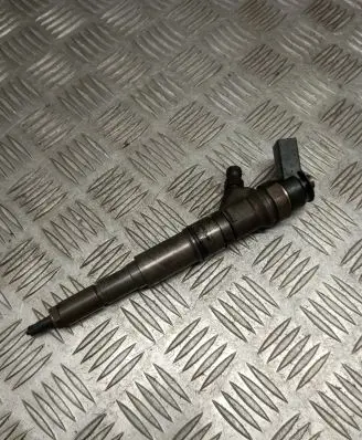 BMW 5 E60 E61 Fuel injector 7793836