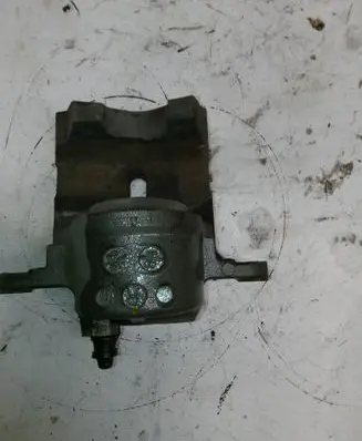 Toyota Prius (XW50) Front brake caliper