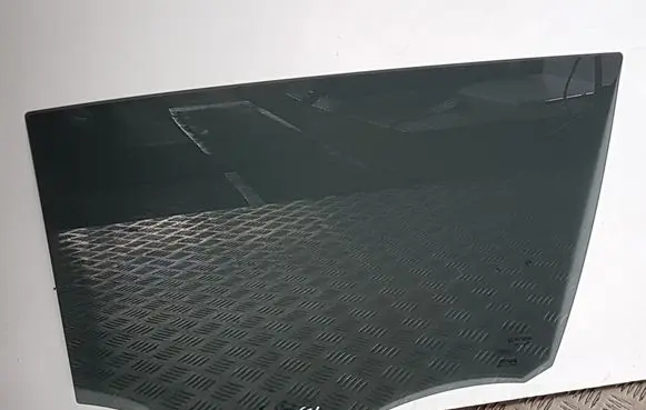 Peugeot 208 Rear door window glass 9823170280