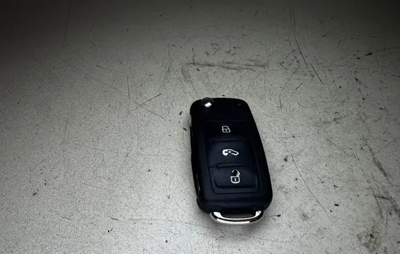 Volkswagen Transporter - Caravelle T5 Ignition key/card 7E0837202S 7E0837202 5FA01018506