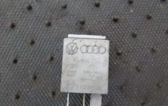 Volkswagen PASSAT B6 Other relay 1k0951253