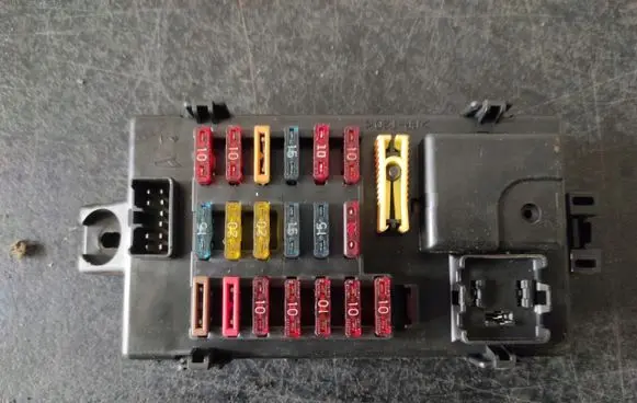 Daihatsu Terios Relay mounting block 
