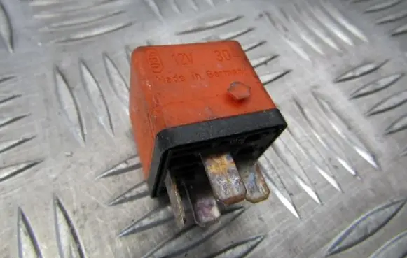 BMW 5 E34 Other relay 1378238