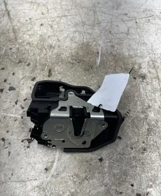 BMW 6 F06 Gran coupe Front door lock 053702