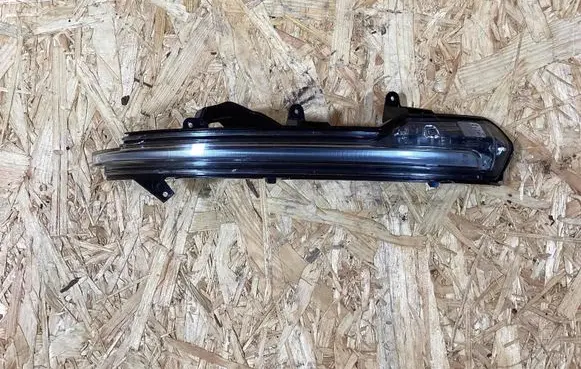 Porsche Cayenne (9Y0 9Y3) Front fender indicator light 9y1949102e 9y1949102d
