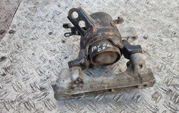 Toyota RAV 4 (XA30) Engine mount bracket