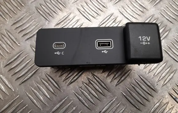 Jaguar I-Pace USB socket connector L8B219E110CC