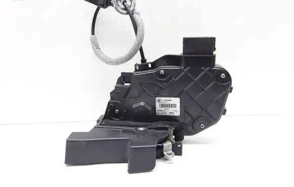 Volvo XC70 Front door lock 31253666