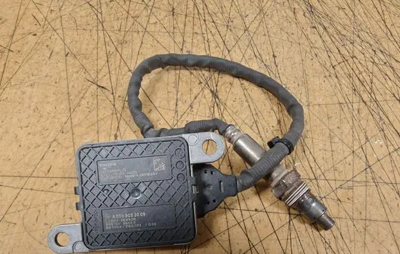 Mercedes-Benz S W222 Lambda probe sensor A0009053009
