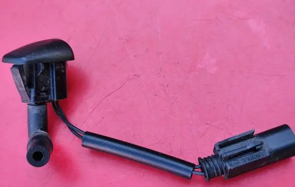 BMW 5 E60 E61 Windshield washer spray nozzle 7046060 9670793