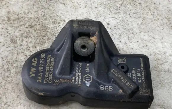 Volkswagen PASSAT B7 Tire pressure sensor 3AA907275B