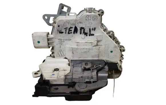 Seat Altea XL Front door lock 1P1837015B