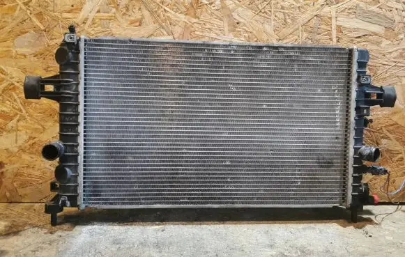 Opel Astra H Coolant radiator