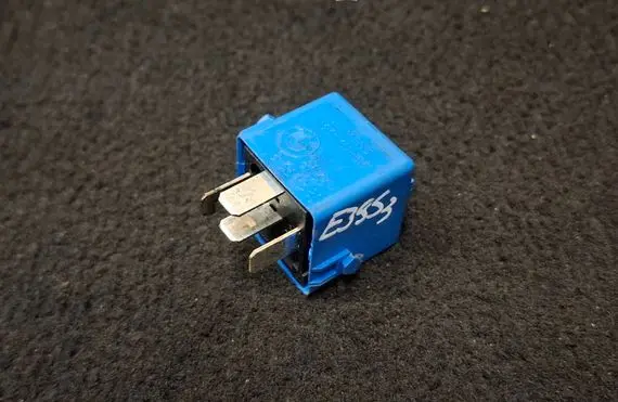 BMW 5 E39 Other relay 23134J593313 6136