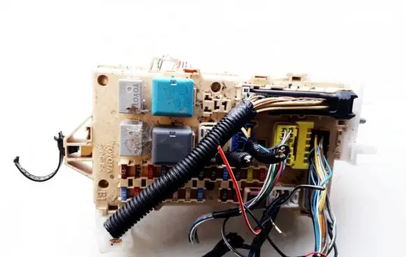 Toyota Corolla Verso AR10 Fuse box set 892210F030 89221-0F030