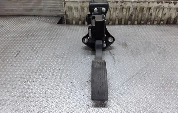 Hyundai Santa Fe Accelerator throttle pedal 327000W000
