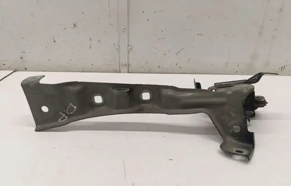 BMW 2 F44 Fender mounting bracket 7450378