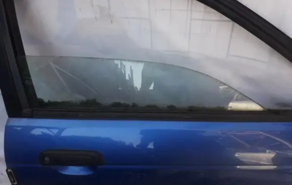 Suzuki Baleno EG Front door window glass four-door