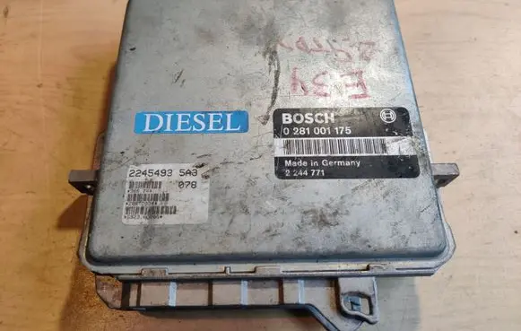 BMW 5 E34 Engine control unit/module 2244771 0281001175