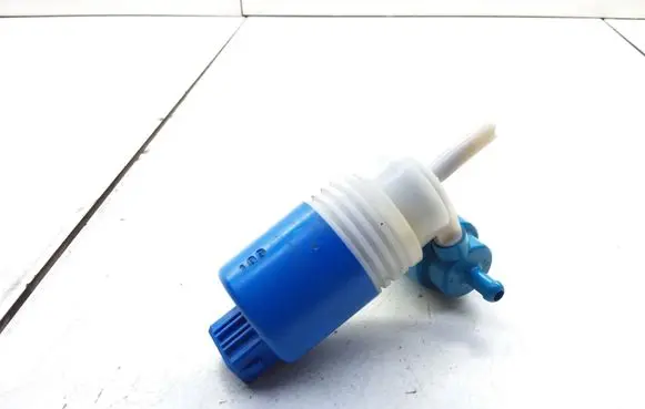 Volkswagen Golf III Windscreen/windshield washer pump