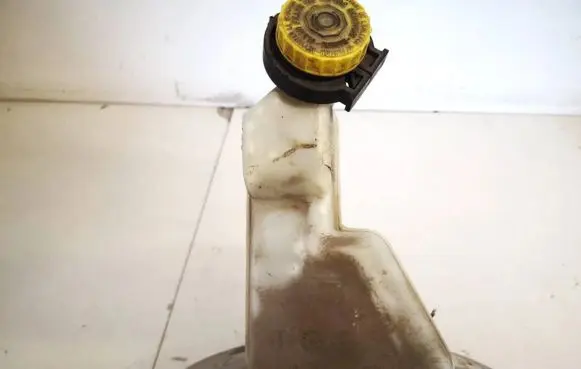 Brake fluid reservoir