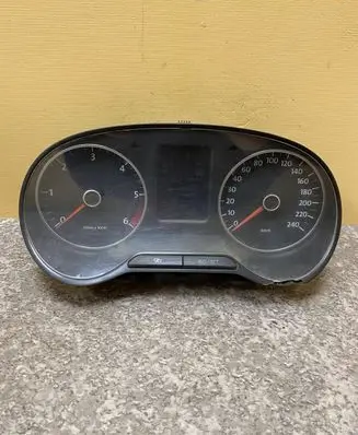 Volkswagen Amarok Speedometer (instrument cluster) 2H0920863A 0639268