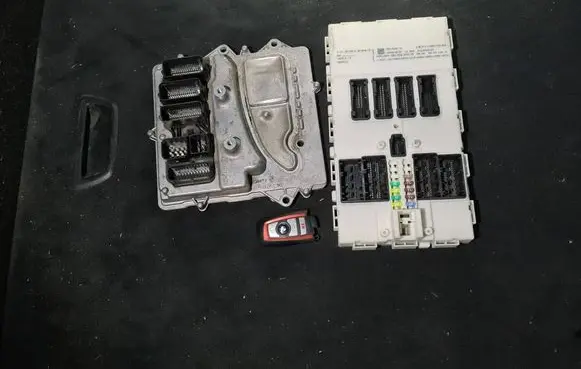 BMW 3 F30 F35 F31 Engine ECU kit and lock set 8600449