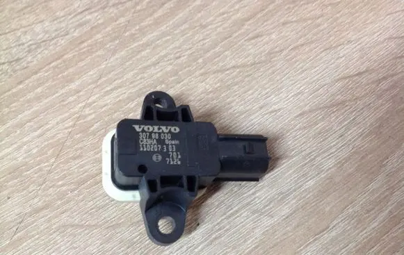 Volvo S60 Airbag deployment crash/impact sensor 30798030 110207303