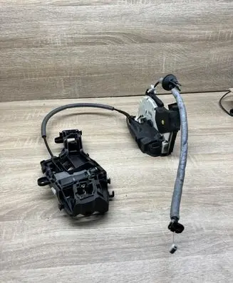 Skoda Octavia Mk3 (5E) Front door lock 5E2837015 0107285940