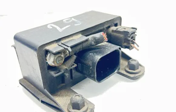 Mercedes-Benz R W251 Glow plug pre-heat relay 0285454032