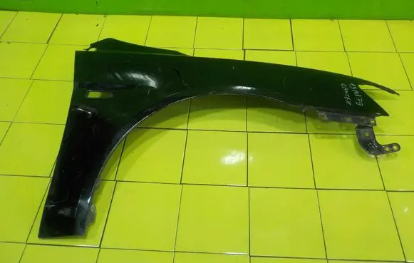 Mitsubishi Lancer VIII Fender PRZOD