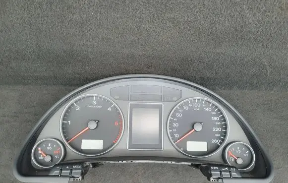 Audi A4 S4 B7 8E 8H Speedometer (instrument cluster) 8E0920931P RB8