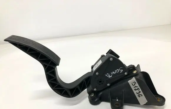 Hyundai Sonata Accelerator throttle pedal 327103K000
