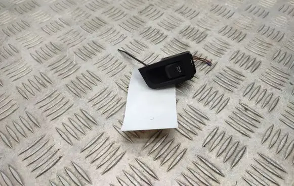 Tailgate opening switch
