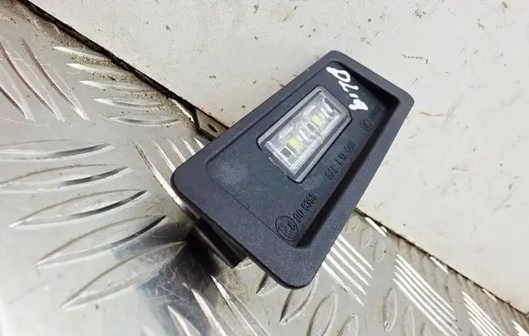 Volvo V40 Number plate light 31352526